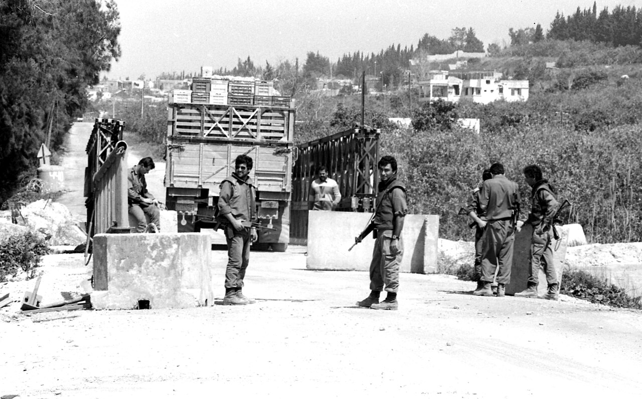 IDF checkpoint in Lebanon on the Qasimiyeh bridge, near the town of Tyre