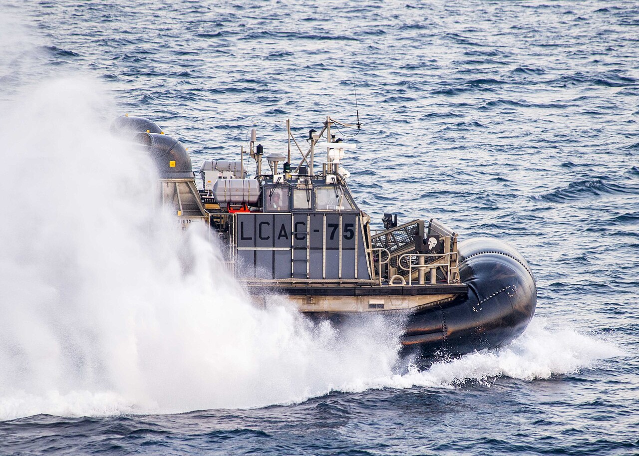 A landing craft air cushion transits the Arabian Sea as part of US 5th Fleet operations.