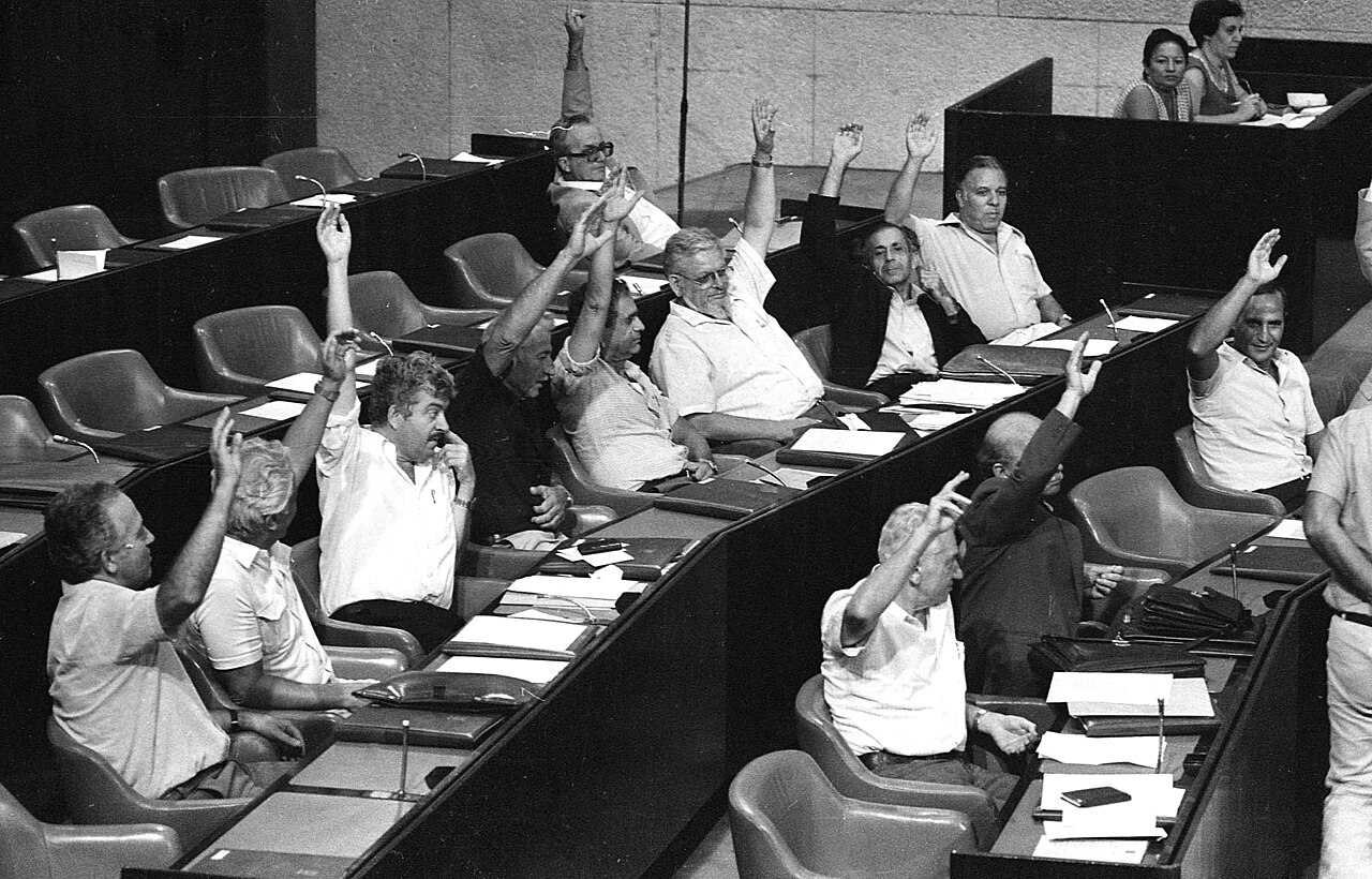 A voting procedure during a Knesset session.