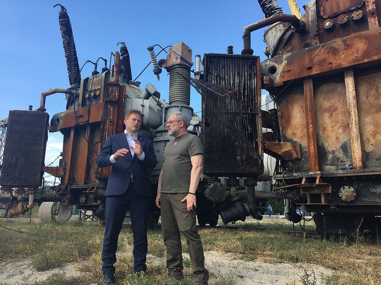 UK Energy Secretary Grant Shapps with Ukraine's Minister of Energy German Galushchenko by bombed transformers