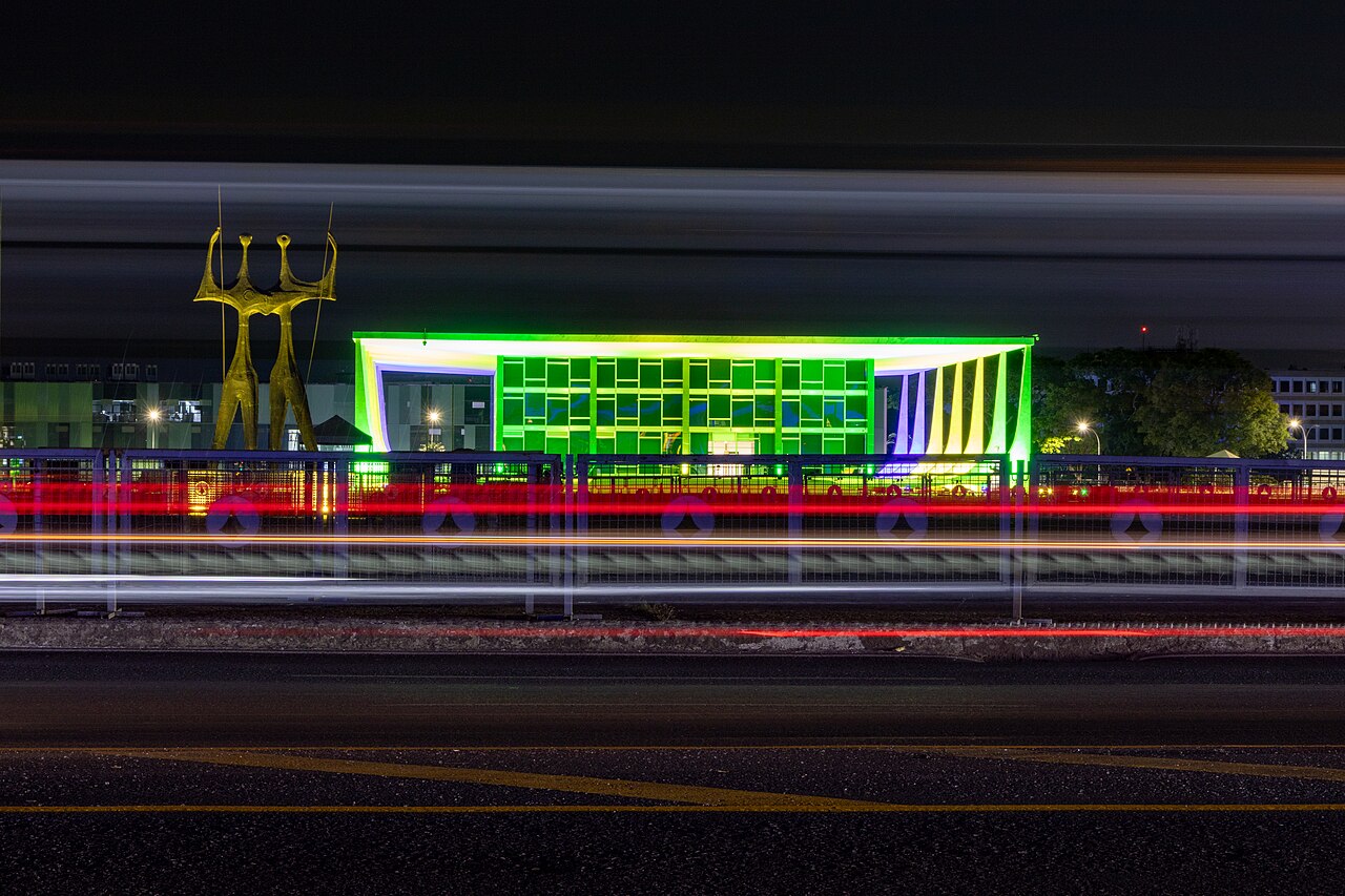 Long exposure picture of the Brazilian Supreme Court, viewed from the Planalto Palace. File photo.