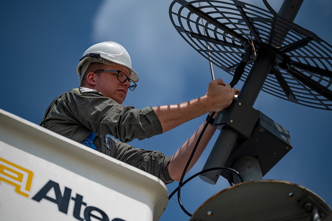 A U.S. Air Force pilot services an antenna on the flightline at RAF Fairford. File photo.