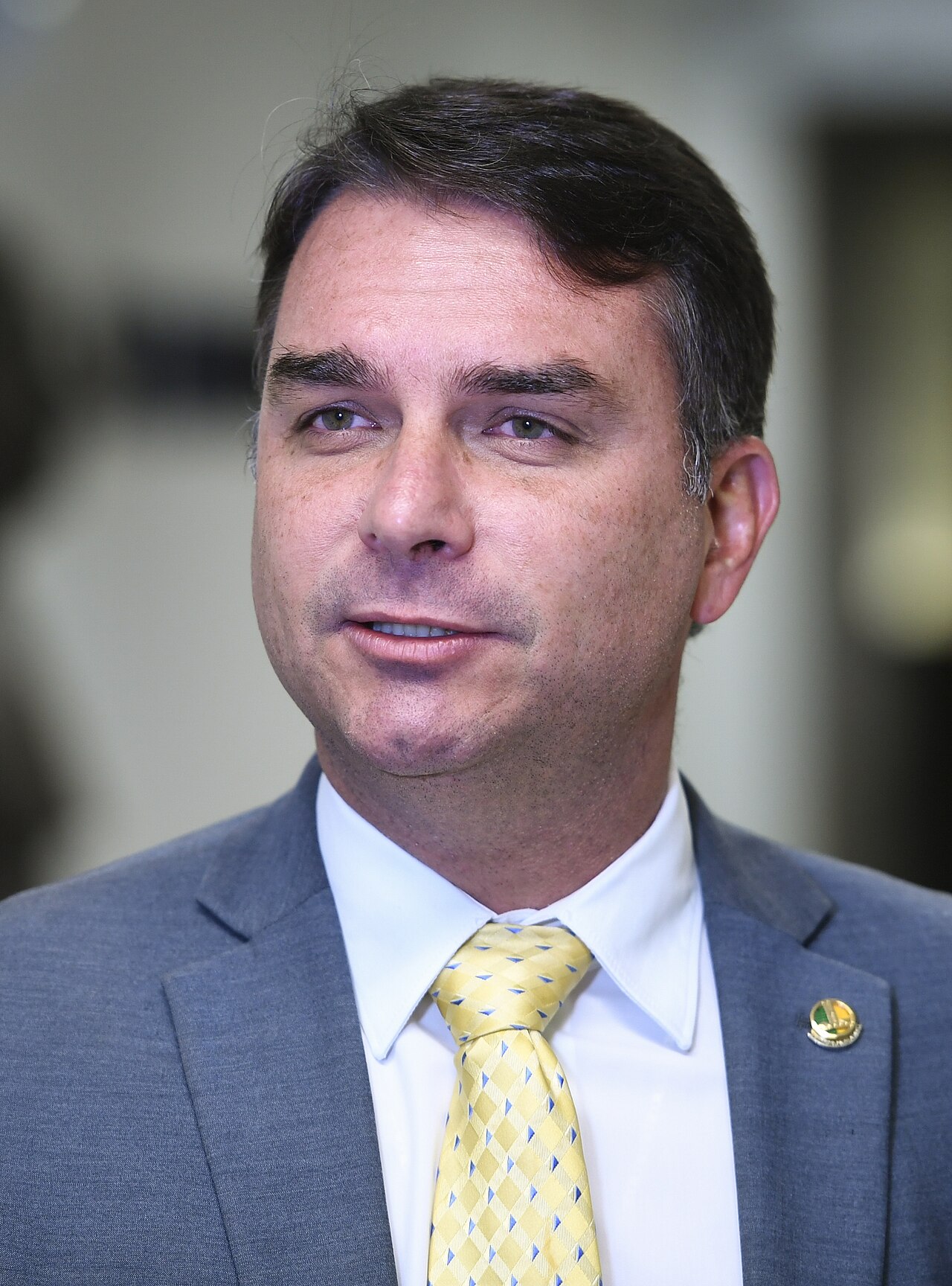 Senator Flávio Bolsonaro gives an interview.